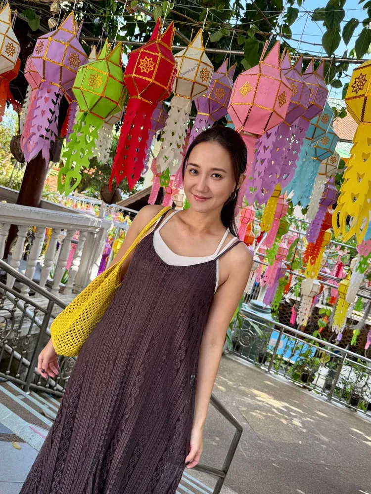 何妤玟在清邁輕鬆逛街。本人提供