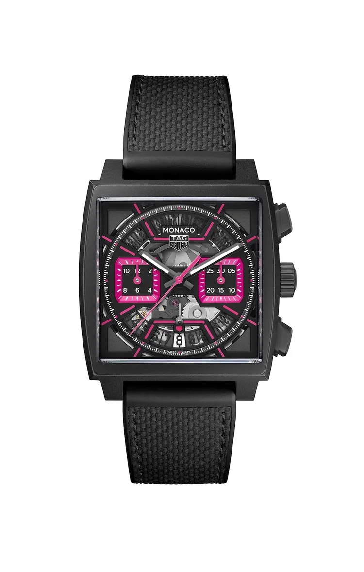 泰格豪雅Monaco鏤空計時腕錶粉紅款，37萬200元。品牌提供