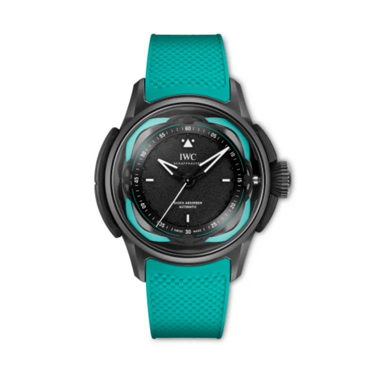 IWC大型飛行員腕錶Shock Absorber XPL Toto Wolff x Mercedes-AMG馬石油F1車隊特別版，44mm，瓷化鈦金屬錶殼，黑色錶盤，整合式綠色橡膠錶帶，IWC萬國錶自製32101自動上鍊機芯，動力儲存120小時，防水深度100米，限量100只。品牌提供