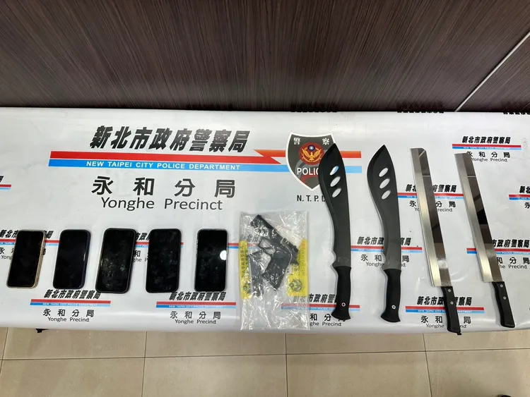 惡煞砸場用凶器。翻攝畫面