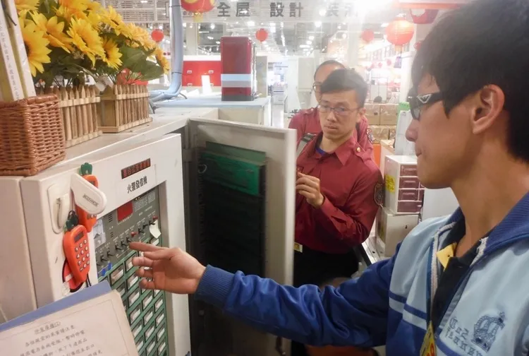 南市消防局去年11月到今年2月進行春安專案檢查，348處中有1處不合格。南市府提供