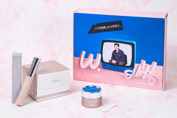 W.SHOW x 李明川眼部保養禮盒，當中包含全效保濕眼霜和睫眉全效精華，1314元。品牌提供