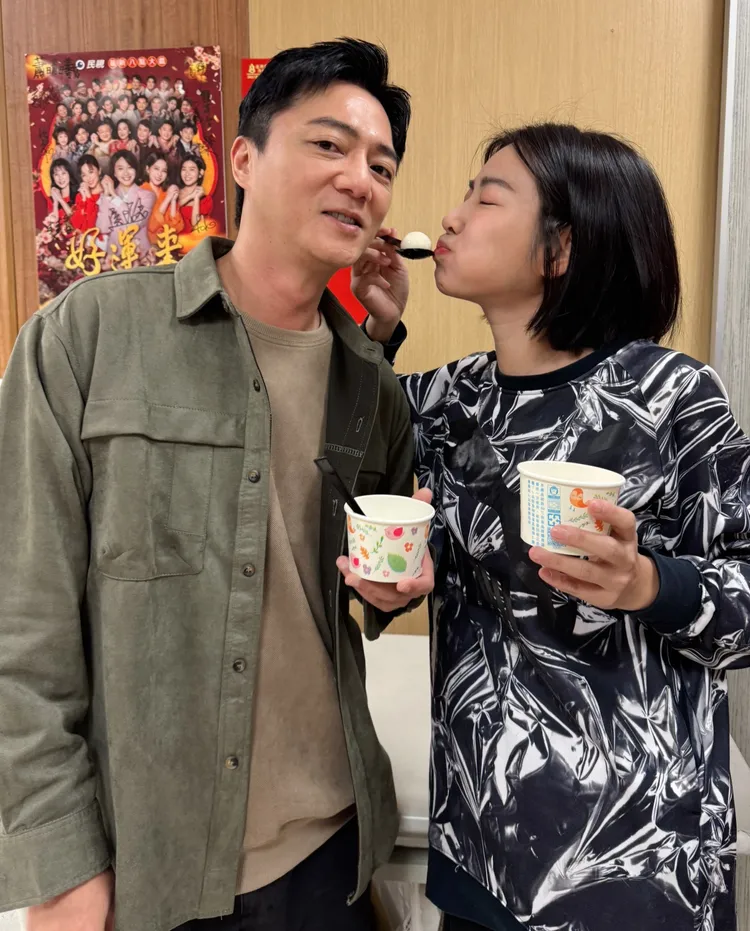 藍葦華戲裡默默守護米可白。民視提供