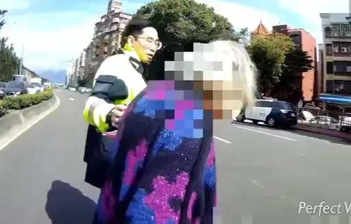 失智婦逆向走上北市環河快速車道 險象環生!大同暖警助返家