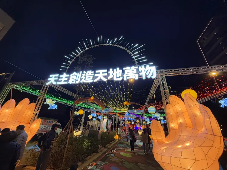 天主教燈區。民政局提供