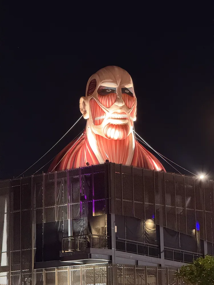 締造近億元電影票房的日本現象級動漫「進擊的巨人」，現在來桃園的台灣燈會現場也看得到。桃園市市政府提供