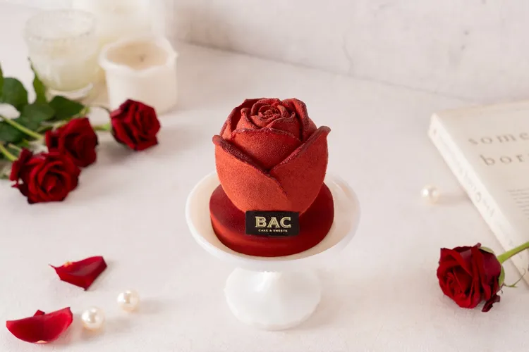 全新BAC「法式手工玫瑰蛋糕」的玫瑰造型栩栩如生，宛如AI生成的絕美藝術品。業者提供