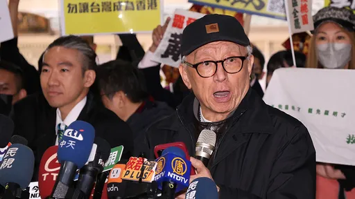 曹興誠反擊私密照「提告謝寒冰求償1億元」　他回應直呼好期待