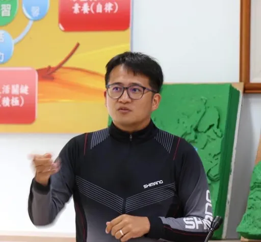 強抱女課長「摸胸又摸腿」!宜蘭原民所長涉性騷 法院改用這罪判6月