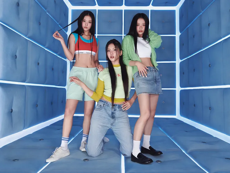 Haerin（左起）、Hyein、Hanni拍攝Calvin Klein廣告。品牌提供
