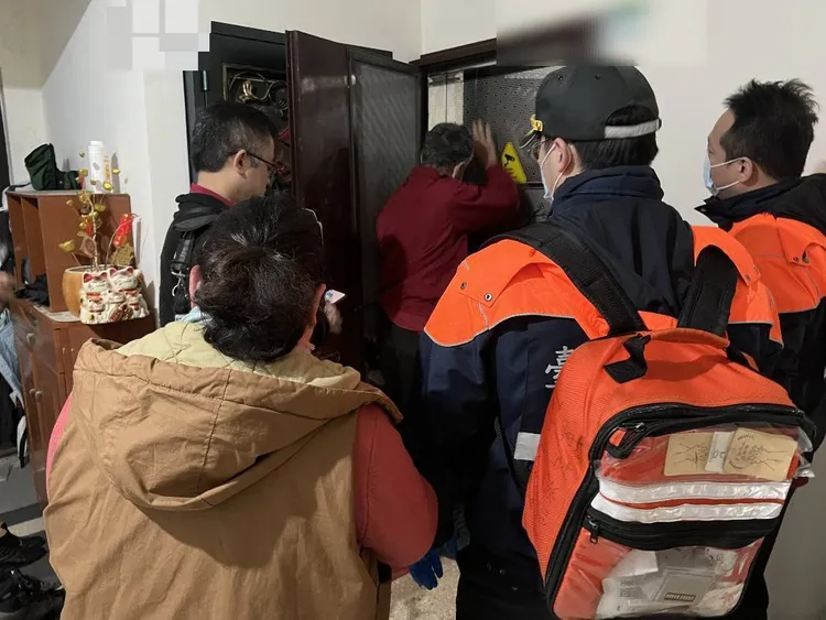 鄔姓榮民在家中臥床。警方提供