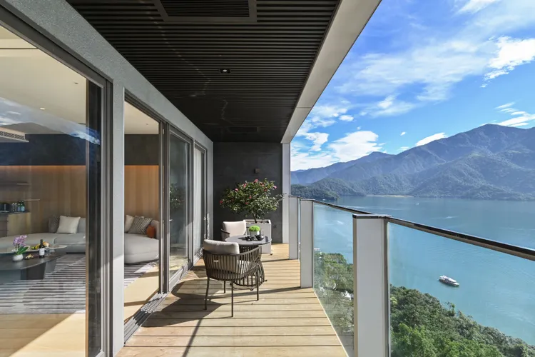 漢來日月行館每間客房均具備面湖獨立陽台。品牌提供