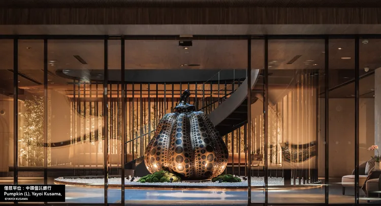 草間彌生代表作《南瓜》坐落在GF大廳中央。品牌提供