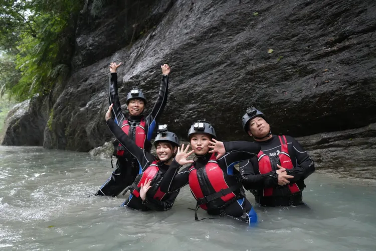 為更加認識花蓮，宇珊、董仔、八弟與阿龐上山下海體驗最在地的玩法與享受山海風情。公視台語台提供