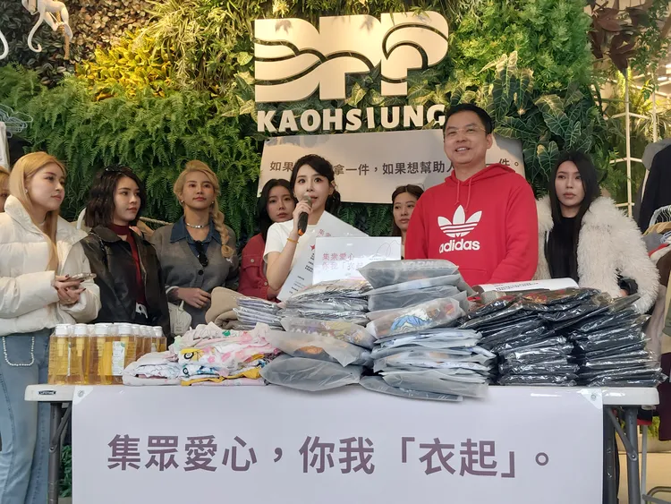 「集眾心，捐衣起」發起人焄焄。凃建豐攝