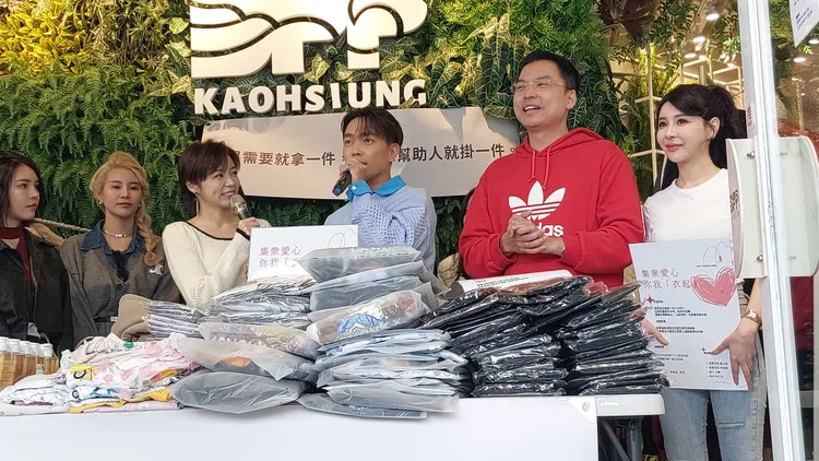 藝人許仁杰5日親自南下參加「集眾心，捐衣起」。凃建豐攝