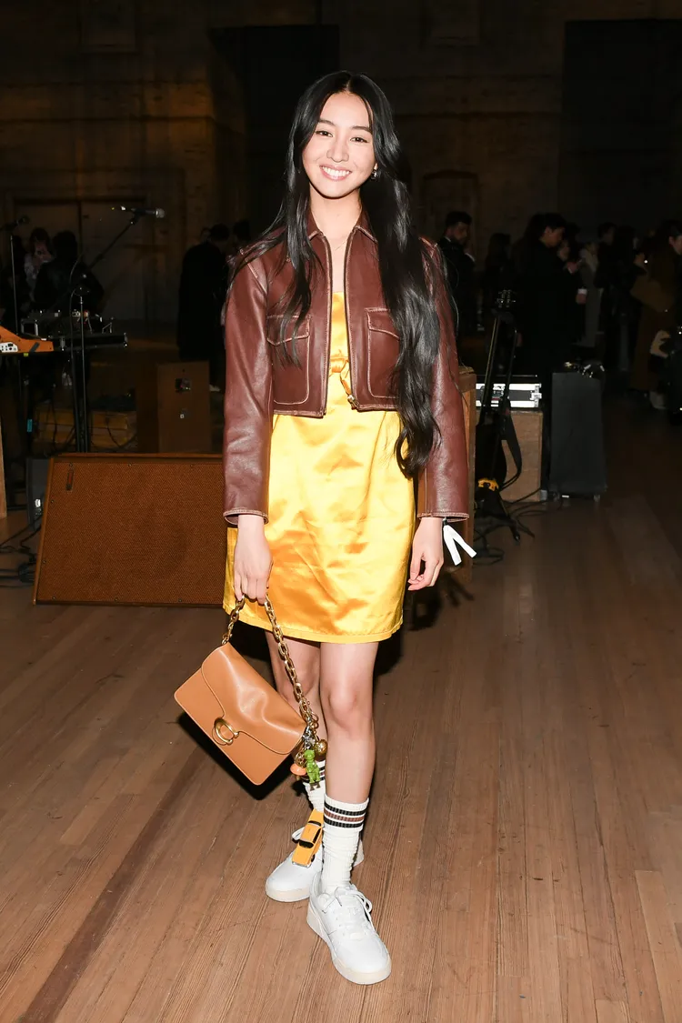 木村光希踩小白鞋輕鬆來看秀。品牌提供