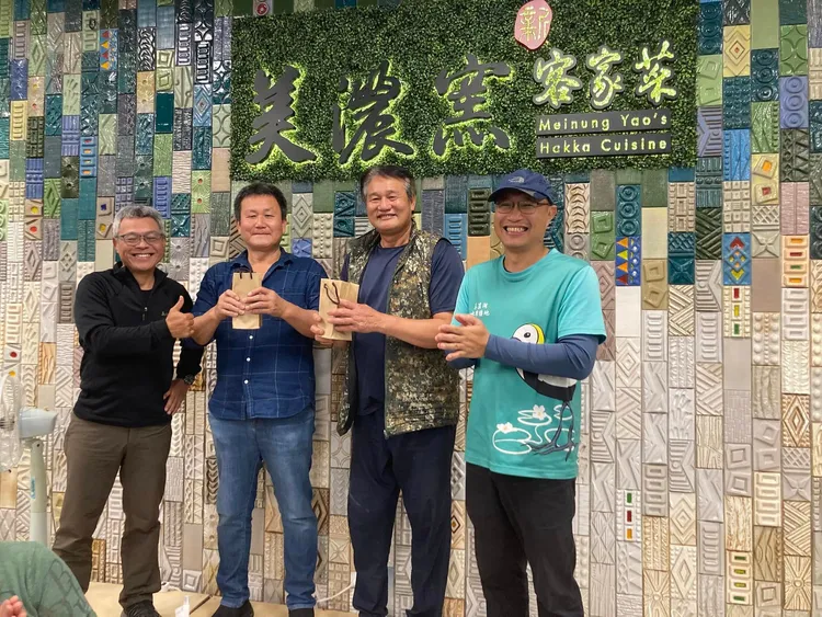 野蓮農李金洲與李煥生的野蓮田，今年都有成功復育水雉。蕭鈺霏攝《美濃湖水雉棲地》提供