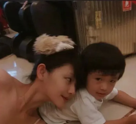 大S 15年前陪米穀玩。翻攝大S微博