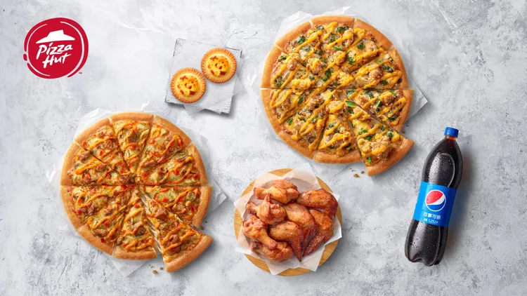 「開工發發發套餐」888元，含兩個大披薩、副食三選一等。必勝客提供