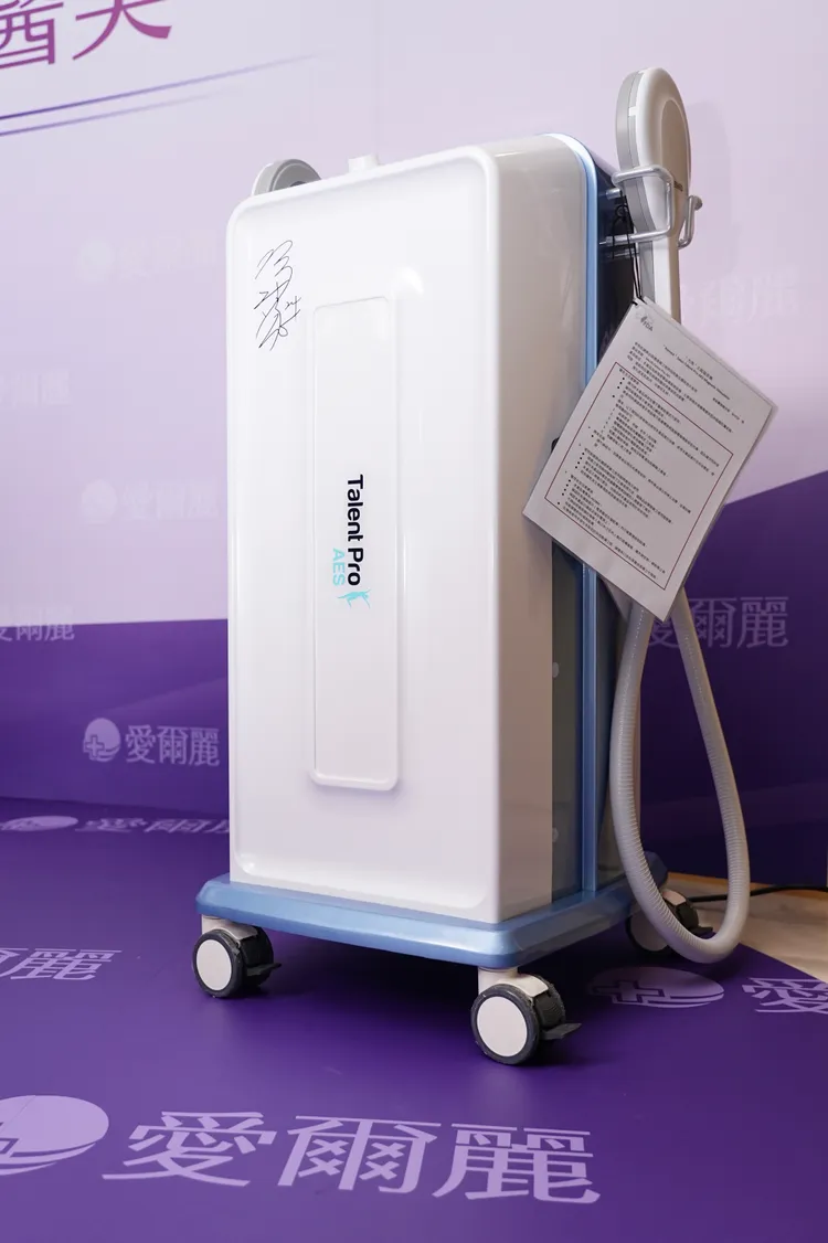 愛爾麗獨家引進來自韓國的太能波AES儀器。彭欣偉攝