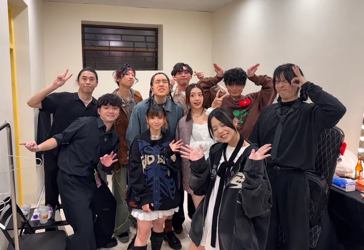 163braces與香港樂團「晚安莉莉」合照。形上娛樂提供