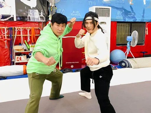 胡瓜出外景出意外!突中斷錄影看傷勢 嚇壞眾人