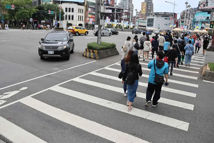 交通違規須進行的道安講習，3月1日起須付「每小時200元」。資料照