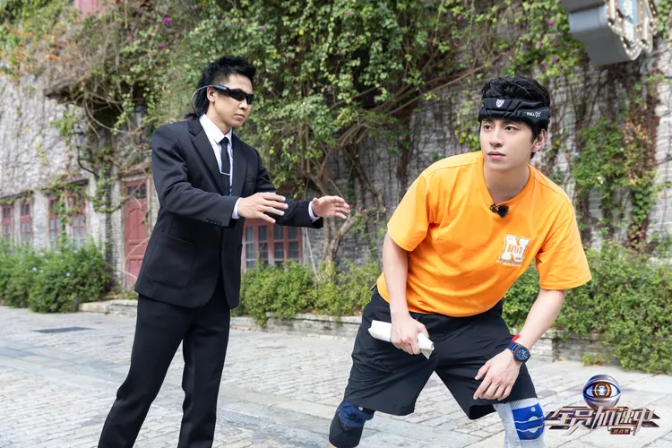 王大陸（右）在中國也是綜藝節目常客。翻攝王大陸工作室微博