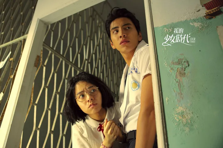 王大陸（右）和宋芸樺2015年主演《我的少女時代》掀起懷舊風，台灣票房突破4億元。