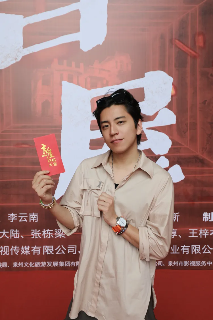 王大陸在中國戲約不斷。翻攝王大陸工作室微博