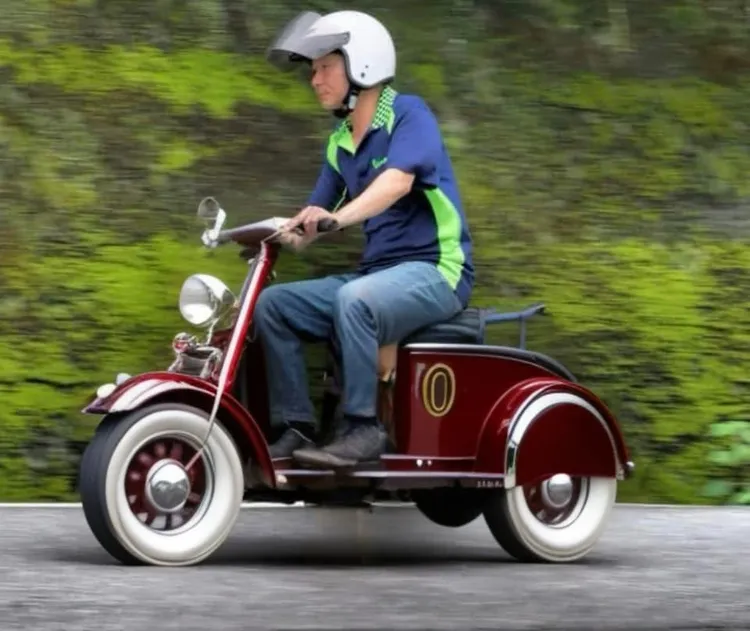 還有人將陳父的坐騎換成古董車。陳先生授權提供