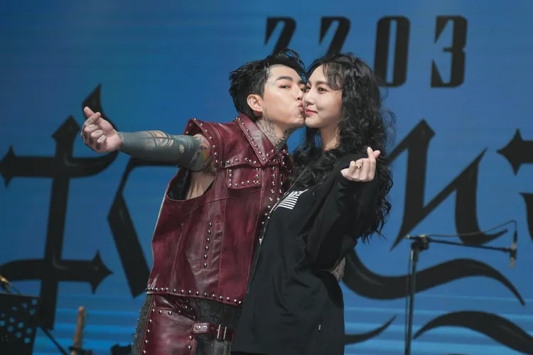 謝和弦與老婆感情甜蜜蜜。彭欣偉攝