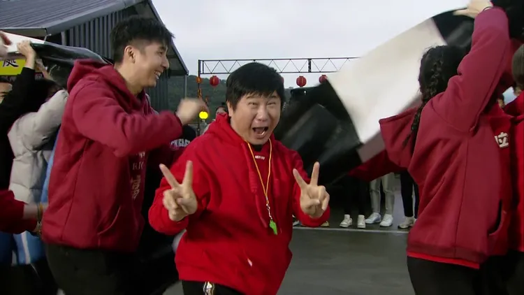 胡瓜玩心大起放生隊友。民視提供