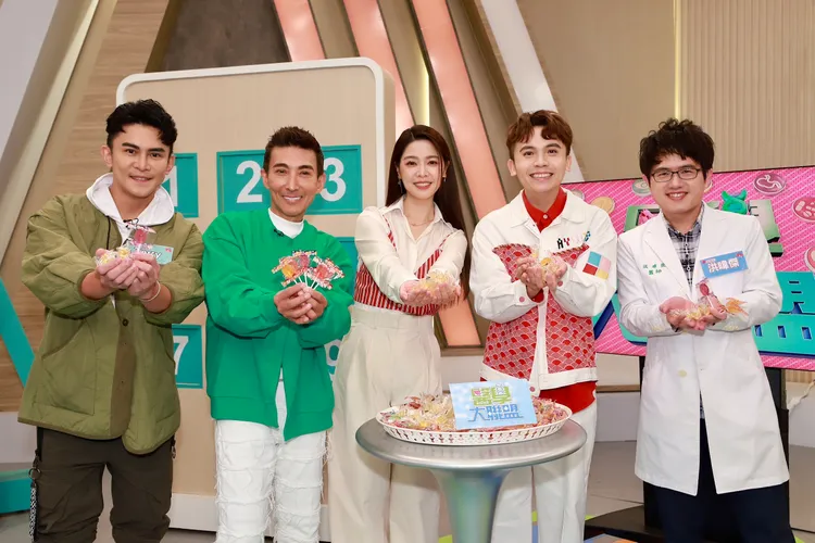 （左起）Terry、潘若迪、白家綺、黃豪平、洪暐傑。民視提供