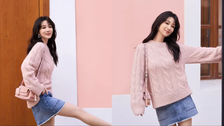 楊紫以粉色造型示範情人節的微甜穿搭。品牌提供