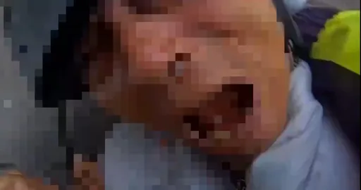 惡男闖紅燈遭攔突抓狂搶罰單　淡水警霸氣「大外割」制伏畫面曝