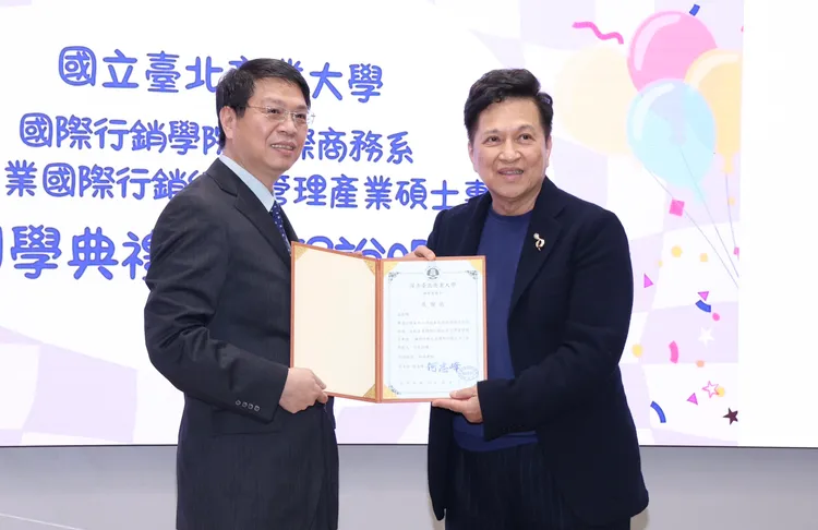 李朝永受贈感謝狀。莊宗達攝