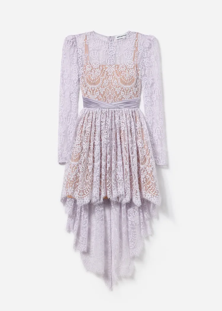 self-portrait 鏤空蕾絲短裙，2萬800元。品牌提供