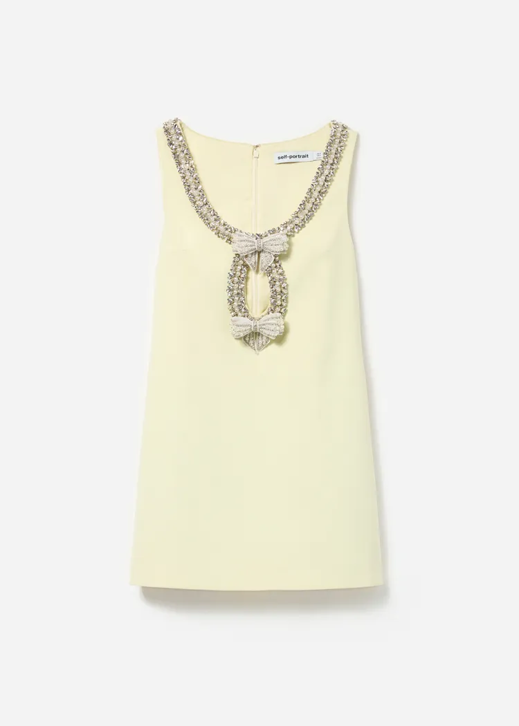 self-portrait 水鑽鑲邊迷你短洋裝，2萬800元。品牌提供