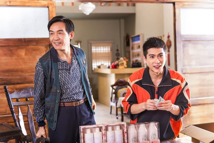 霍正奇（左）與石知田在劇中飾演父子。公視台語台、華視提供