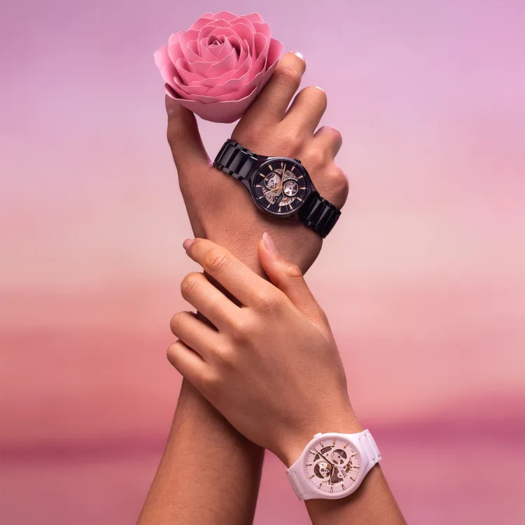 RADO端出黑、白款「True真我系列高科技陶瓷開芯腕錶」。品牌提供