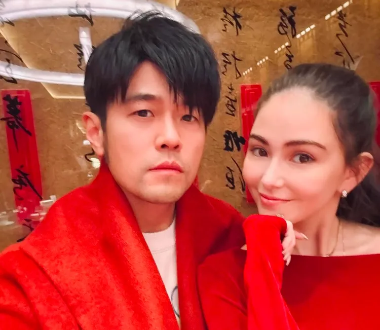 周杰倫跟老婆昆凌的合照。翻攝周杰倫IG