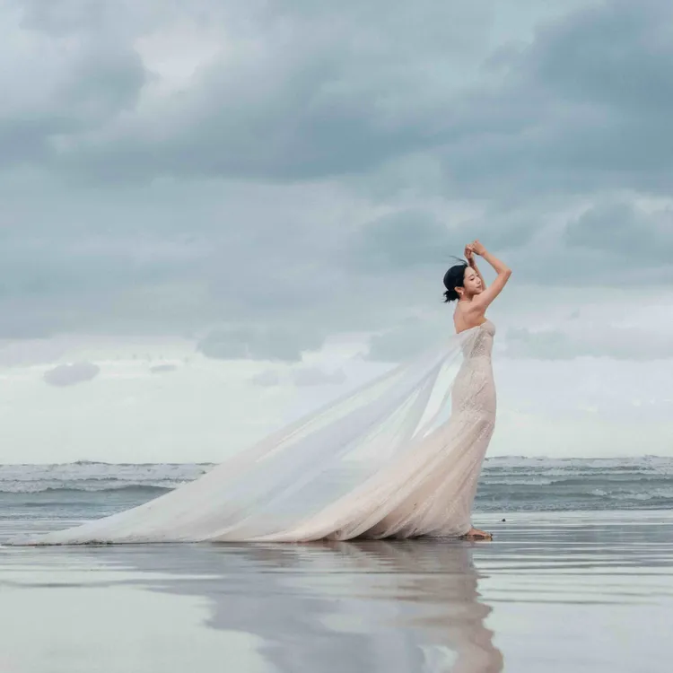 蔡佩軒為愛披婚紗，新歌讓人直呼想結婚甜翻全網。賈永婕婚紗提供