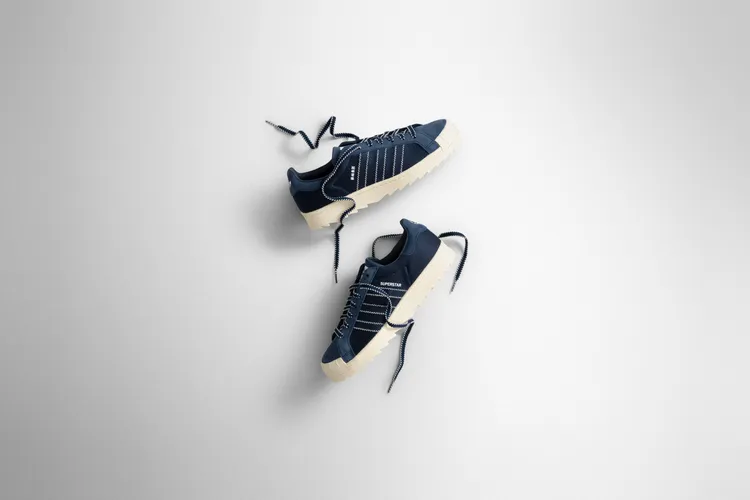 adidas Originals與CLOT推出CLOT SUPERSTAR BREATHE「NAVY」。品牌提供