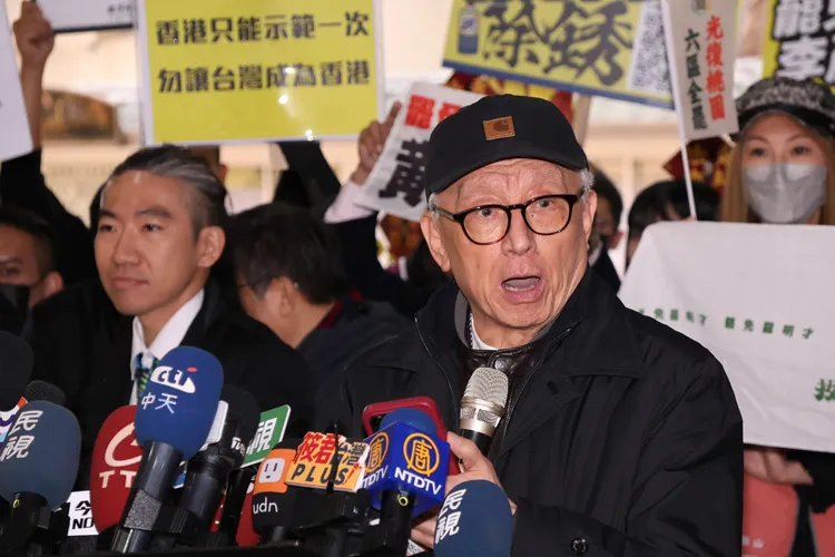 聯電創辦人曹興誠出席罷免團體送交連署書活動。記者莊宗達攝