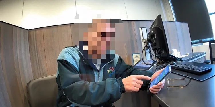 警方勸說阿進不要匯款。警方提供