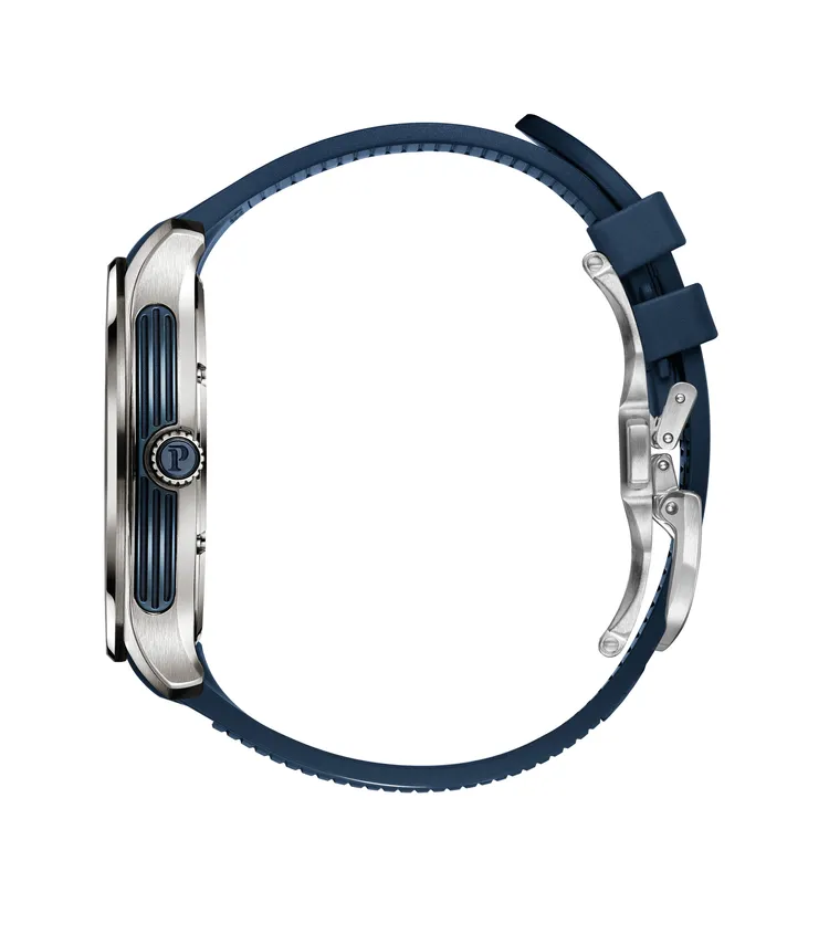 伯爵Polo系列鈦金屬超薄鏤空飛行陀飛輪腕錶，錶殼厚度僅有驚人的9.8mm。品牌提供