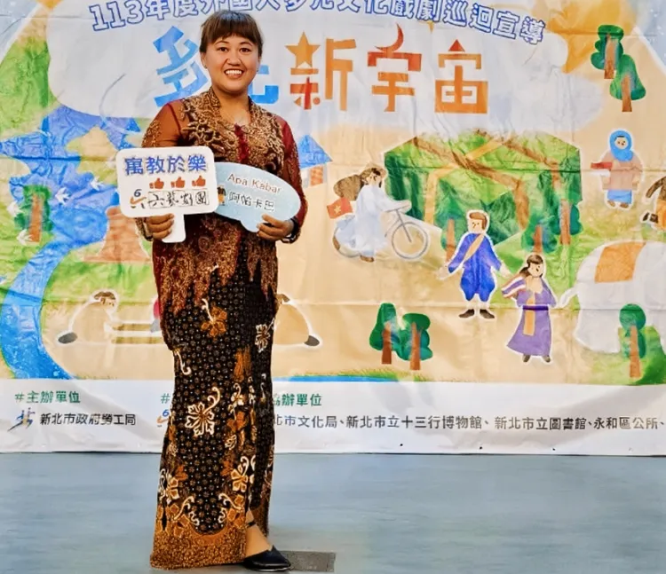 「印尼蠟染」活動特邀新住民語文教師慕雅妮老師。館方提供