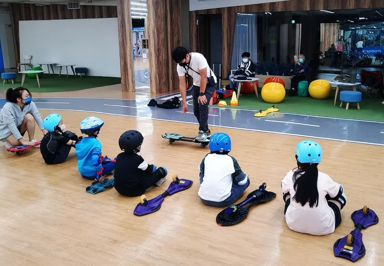 「蛇來蛇去親子蛇板」為星兒開啟運動健身歡樂體驗。館方提供